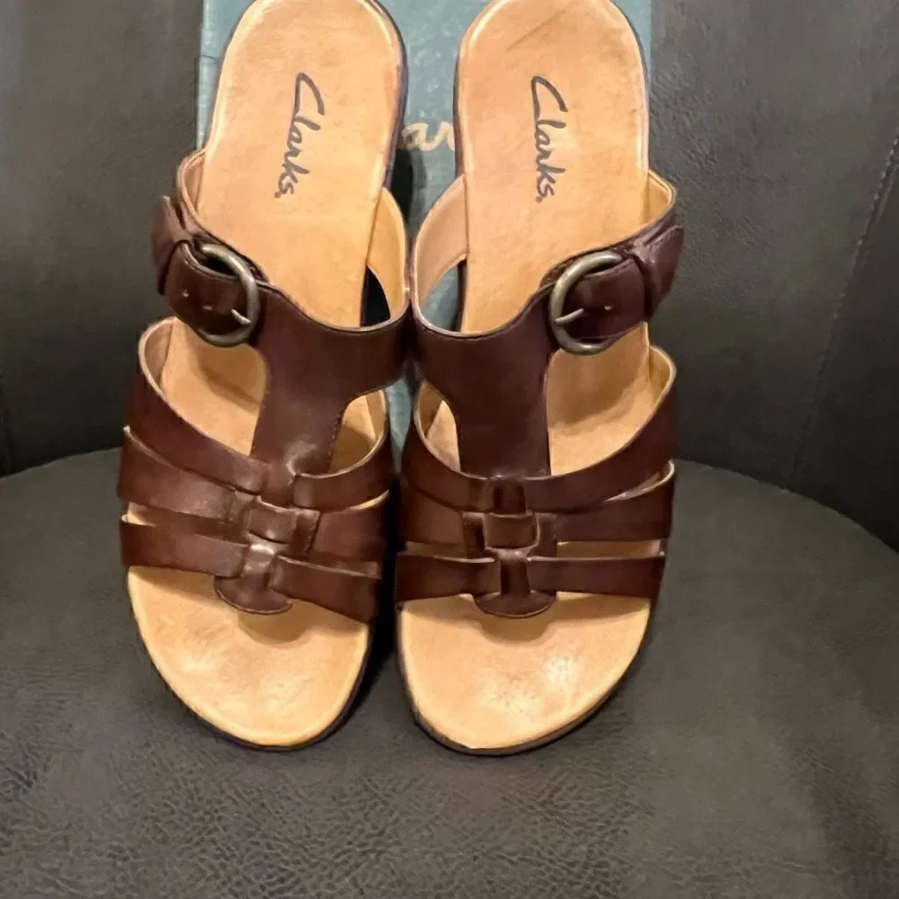 Clark’s Brown Leather Sandals Size 10 M Great Condition